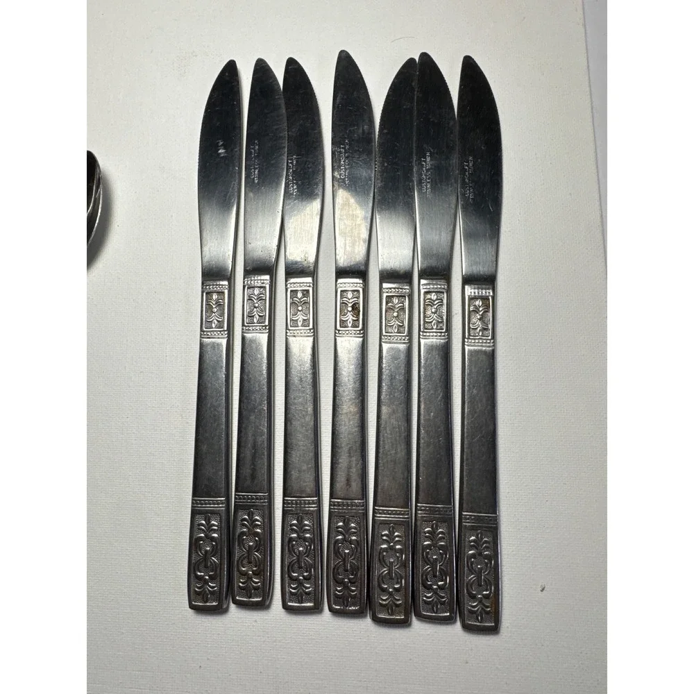 Customcraft Flatware Set 32pc Service for 8 Silver Good Scroll Pattern Taiwan